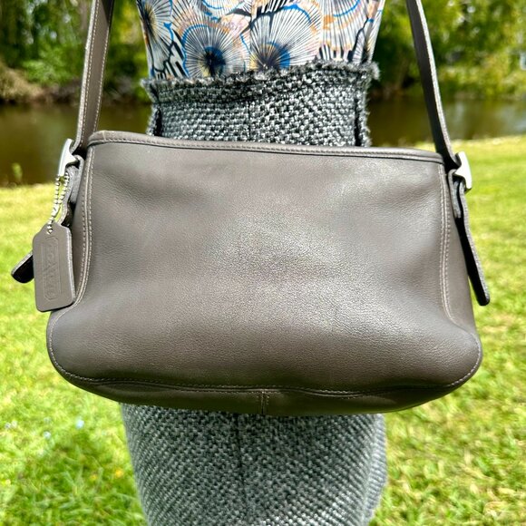 COACH Vintage Chelsea Zip Crossbody Bag Gray Leather Nickel Hardware 6000 EUC - Picture 1 of 16